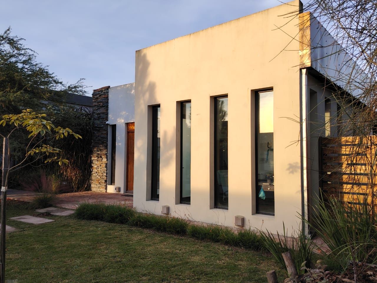 Imagen de la propiedad CASA EN VENTA VANGUARDISTA CON PISCINA